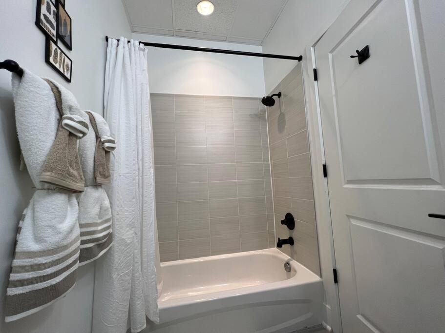 Cozy, High Rise, Large Studio Facing Downtown . Διαμέρισμα Βαλτιμόρη Εξωτερικό φωτογραφία